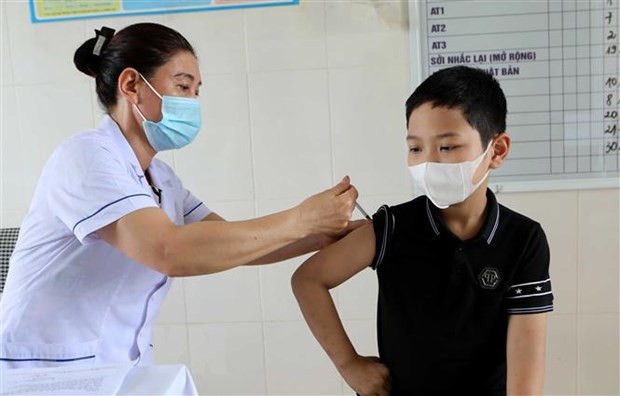  Tiêm vaccine ngừa COVID-19. (Nguồn: TTXVN)