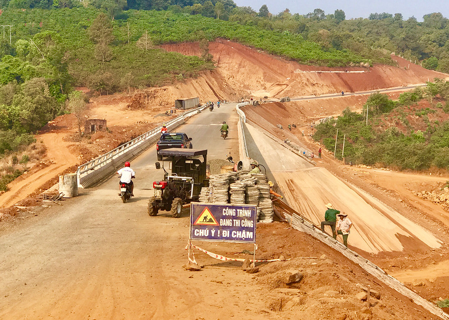 Đường liên huyện Chư Păh-Ia Grai-Đức Cơ-Chư Prông có ý nghĩa quan trọng thúc đẩy phát triển kinh tế-xã hội các địa phương. Ảnh: Hà Duy Đường liên huyện Chư Păh-Ia Grai-Đức Cơ-Chư Prông có ý nghĩa quan trọng thúc đẩy phát triển kinh tế-xã hội các địa phương. Ảnh: Hà Duy