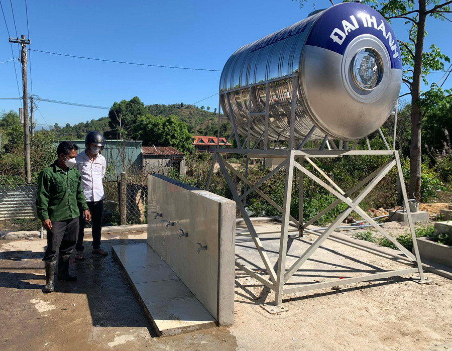 Công trình nước sạch đáp ứng nhu cầu sử dụng của người dân làng Om (xã Đak Tơ Ve, huyện Chư Păh). Ảnh: Nhật Hào Công trình nước sạch đáp ứng nhu cầu sử dụng của người dân làng Om (xã Đak Tơ Ve, huyện Chư Păh). Ảnh: Nhật Hào