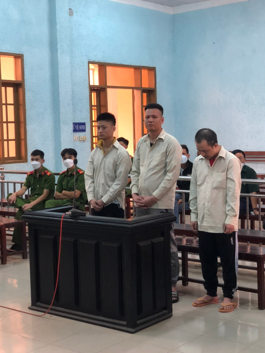 Các bị cáo tại phiên tòa. Ảnh: R'Ô HOK Các bị cáo tại phiên tòa. Ảnh: R'Ô HOK