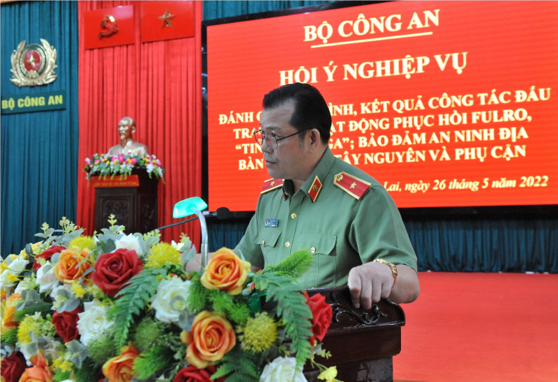 Giám đốc Công an tỉnh Đắk Lắk tham gia góp ý tại buổi Hội ý.