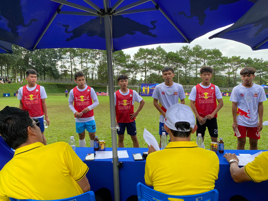 Ban tuyển chọn hoạt động hết công suất để chọn ra những bạn trẻ tài năng nhất. Ảnh: Linh Nhi