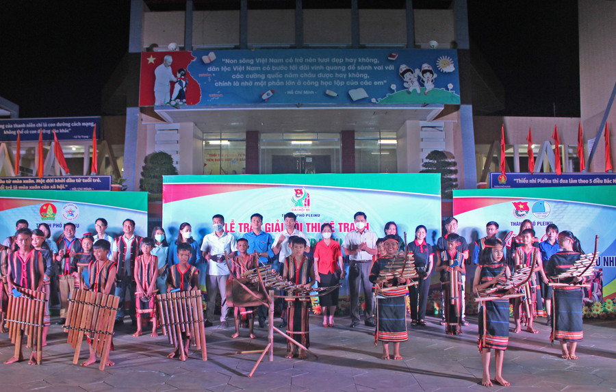Câu lạc bộ Cồng chiêng Thanh thiếu nhi thành phố ra mắt. Ảnh Phan Lài