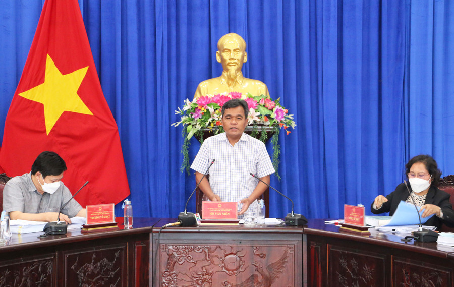 Bí thư Tỉnh ủy, Chủ tịBí thư Tỉnh ủy, Chủ tịch HĐND tỉnh Hồ Văn Niên phát biểu tại buổi giám sát. Ảnh: Quang Tấnch HĐND tỉnh Hồ Văn Niên phát biểu tại buổi giám sát. Ảnh: Quang Tấn