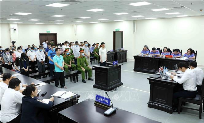 Các bị cáo nghe chủ tọa tuyên án. Ảnh: An Đăng/TXVN Các bị cáo nghe chủ tọa tuyên án. Ảnh: An Đăng/TXVN