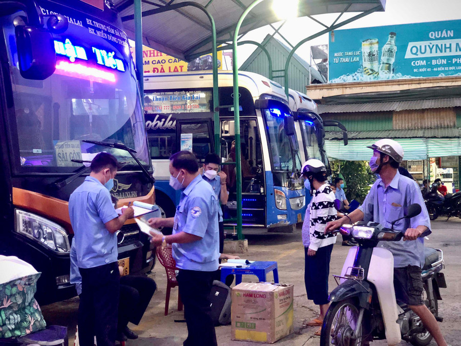 Hoạt động vận tải chưa kịp vui mừng vì đà phục hồi thì lại tiếp tục gặp khó vì giá nhiên liệu tăng cao. Ảnh: Lê Hoà