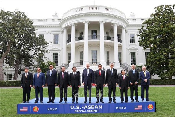  Tổng thống Hoa Kỳ và các lãnh đạo ASEAN. Ảnh: TTXVN