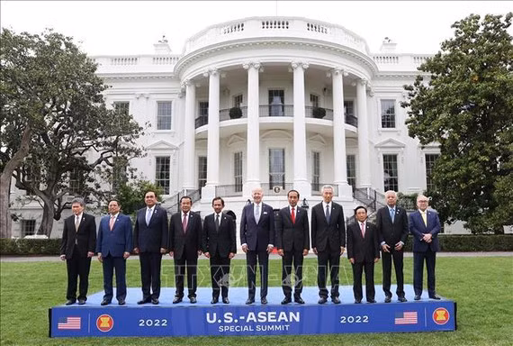  Tổng thống Hoa Kỳ và các lãnh đạo ASEAN. Ảnh: TTXVN