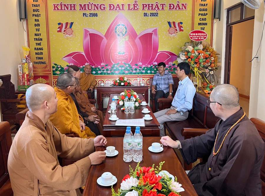 Đoàn công tác của Ban Thường trực Ủy ban MTTQ Việt Nam tỉnh Gia Lai thăm, chúc mừng Ban Trị sự Giáo hội Phật giáo Việt Nam tỉnh nhân dịp Đại lễ Phật đản. Ảnh: Thanh Nhật  Đoàn công tác của Ban Thường trực Ủy ban MTTQ Việt Nam tỉnh Gia Lai thăm và chúc mừng Ban Trị sự Giáo hội Phật giáo Việt Nam tỉnh nhân dịp Đại lễ Phật đản. Ảnh: Thanh Nhật