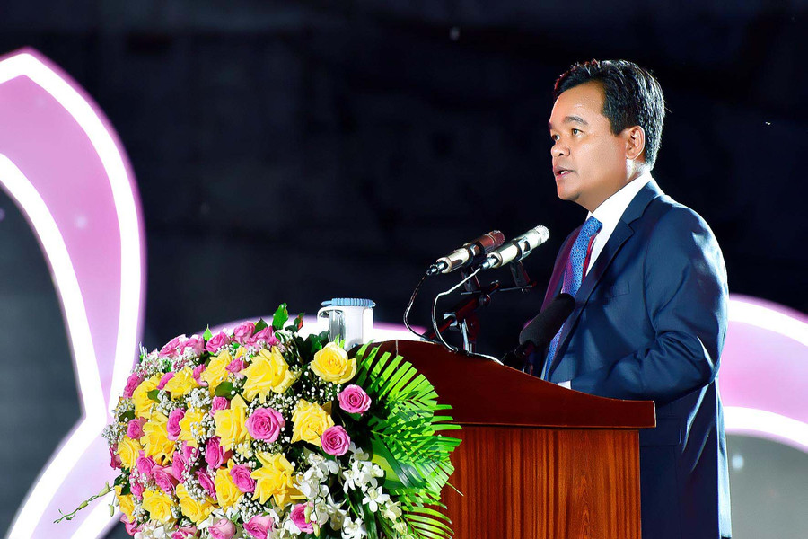 Bí thư Tỉnh ủy Hồ Văn Niên phát biểu khai mạc Tuần lễ kỉ niệm 90 năn Ngày thành lập tỉnh Gia Lai. Ảnh: Đức Thụy