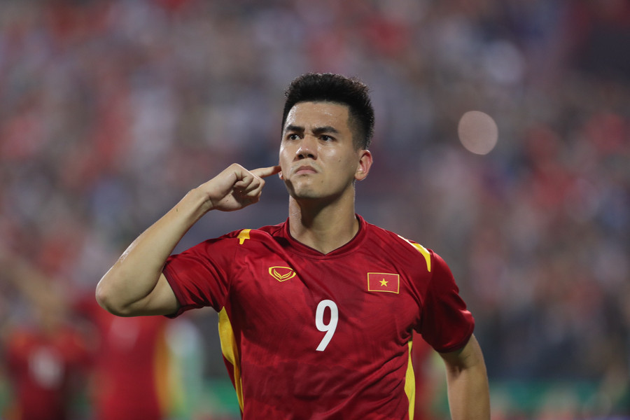 Tiến Linh đã thể hiện cái duyên ghi bàn của mình với bàn thắng mở tỷ số 1-0. Ảnh: Văn Hữu