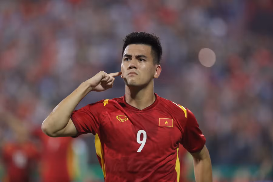 Tiến Linh đã thể hiện cái duyên ghi bàn của mình với bàn thắng mở tỷ số 1-0. Ảnh: Văn Hữu