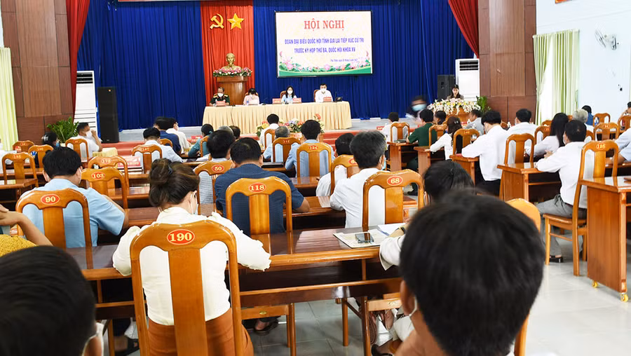 Quang cảnh buổi tiếp xúc cử tri tại huyện Phú Thiện. Ảnh: Hà Phương