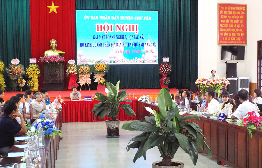 Quang cảnh hội nghị gặp mặt các doanh nghiệp, HTX, HKD tiêu biểu năm 2022. Ảnh: Đinh Yến Quang cảnh hội nghị gặp mặt các doanh nghiệp, HTX, HKD tiêu biểu năm 2022. Ảnh: Đinh Yến