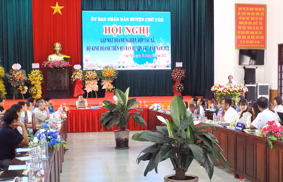 Quang cảnh hội nghị gặp mặt các doanh nghiệp, HTX, HKD tiêu biểu năm 2022. Ảnh: Đinh Yến