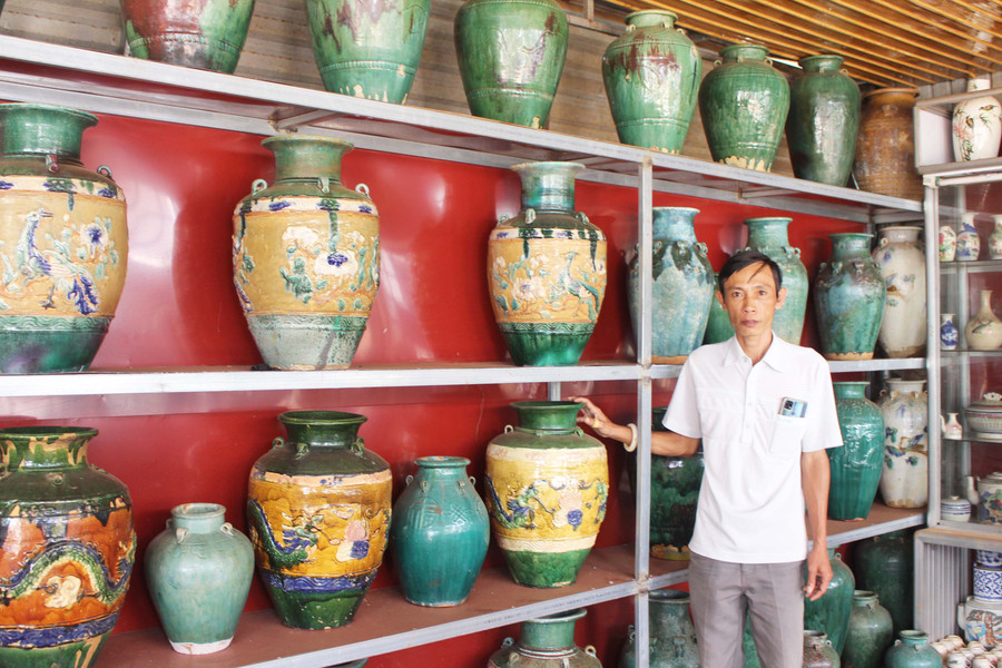 Ông Hồ Xuân Toản-Phó Trưởng phòng Nghiệp vụ Bảo tàng tỉnh: “Gia Lai hiện có khoảng 40 nhà sưu tập với những mức độ và số lượng cổ vật khác nhau. Bảo tàng tỉnh trân quý và đánh giá rất cao các cá nhân đam mê sưu tầm đồ cổ. Thú chơi ấy góp phần gìn giữ, lan tỏa những di sản văn hóa-lịch sử của cha ông từ ngàn xưa. Bảo tàng tỉnh phối hợp với các nhà sưu tập tổ chức 3 triển lãm về cổ vật và sẽ tiếp tục triển khai hoạt động này. Đồng thời, vận động các nhà sưu tập tự nguyện đóng góp, hiến tặng hiện vật và cố gắng tạo một sân chơi để gắn kết những người sưu tầm, chung tay bảo tồn những tinh hoa văn hóa-lịch sử của dân tộc”. 