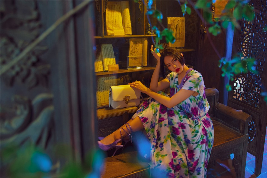 “Tuổi tác không quan trọng, quan trọng là tâm hồn. Tâm hồn tôi mãi tuổi 20” – cô cho biết thêm. “Tuổi tác không quan trọng, quan trọng là tâm hồn. Tâm hồn tôi mãi tuổi 20” – cô cho biết thêm.