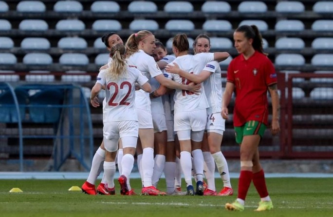 Tuyển nữ Nga (áo trắng) phải nhường vé dự EURO 2022 cho Bồ Đào Nha Tuyển nữ Nga (áo trắng) phải nhường vé dự EURO 2022 cho Bồ Đào Nha