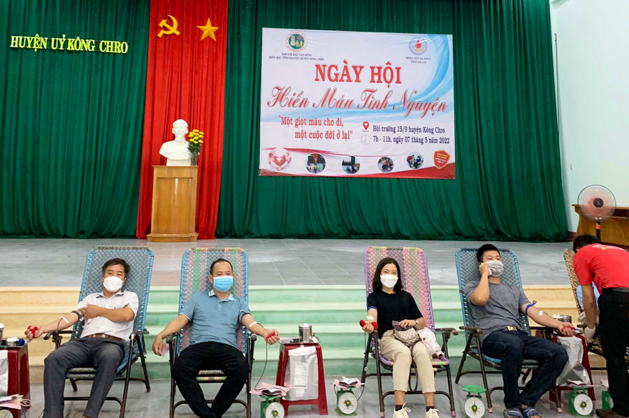 Đông đảo tầng lớp nhân dân huyện Kông Chro tham gia HMTN. Ảnh: Hồng Ngọc