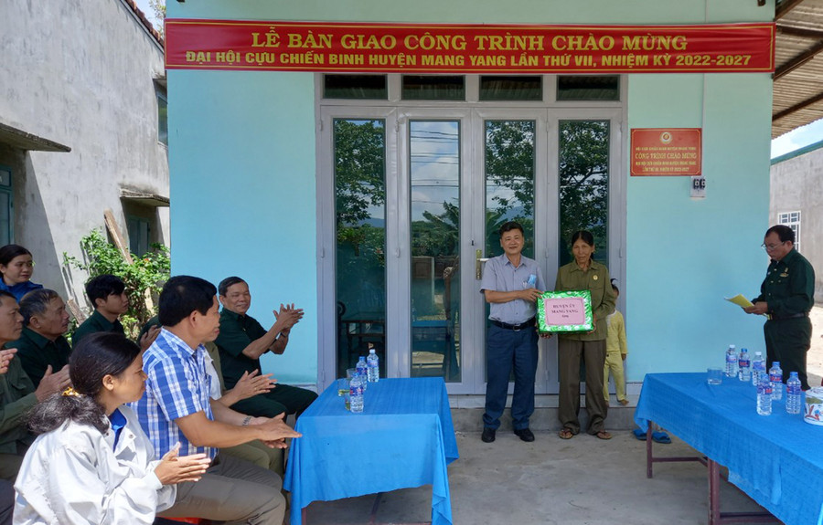  Quang cảnh lễ bàn giao. Ảnh: Kim Ngọc