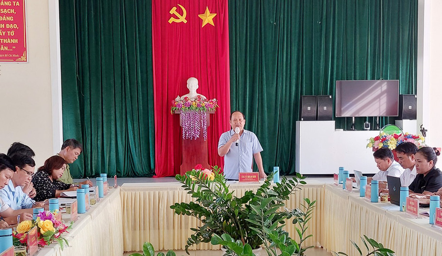 Phó Bí thư Tỉnh ủy Rah Lan Chung phát biểu tại buổi làm việc với hệ thống chính trị xã Ia Púch. Ảnh: Vĩnh Hoàng Phó Bí thư Tỉnh ủy Kết luận tại buổi làm việc với hệ thống chính trị xã Ia Púch. Ảnh: Vĩnh Hoàng