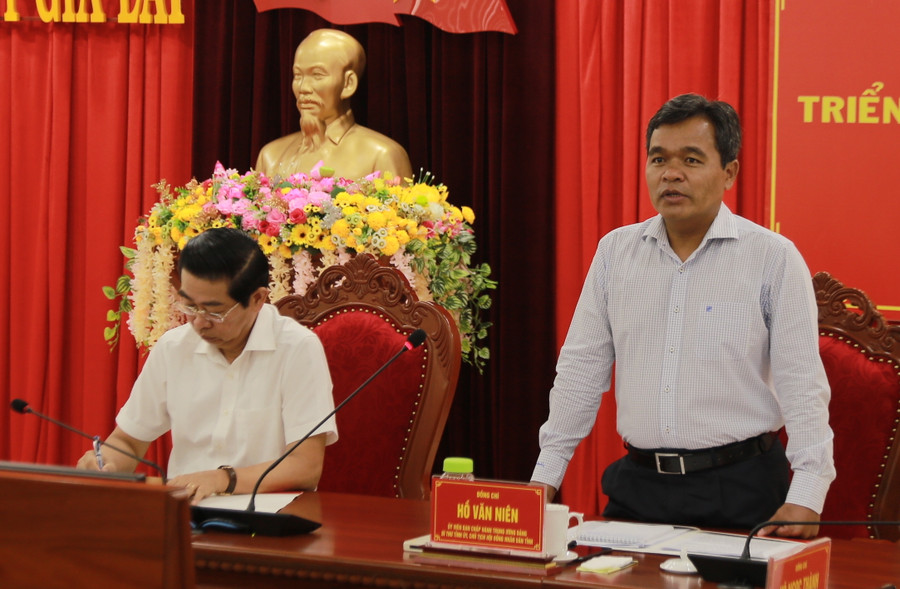 Bí thư Tỉnh ủy Hồ Văn Niên phát biểu tại buổi làm việc. Ảnh: Quang Thái