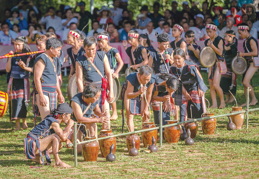 Chung vui rượu cần ngày hội. Ảnh: Nguyễn Linh Vinh Quốc Chung vui rượu cần ngày hội. Ảnh: Nguyễn Linh Vinh Quốc