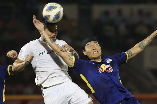 Kim Dong-su chia tay Hoàng Anh Gia Lai. Ảnh: Thanh Vũ