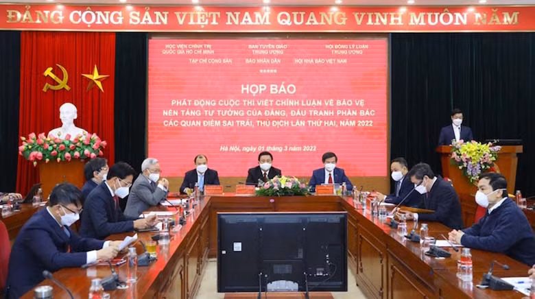 Quang cảnh lễ phát động cuộc thi viết chính luận về bảo vệ nền tảng tư tưởng của Đảng, đấu tranh phản bác các quan điểm sai trái, thù địch tại điểm cầu Học viện Chính trị quốc gia Hồ Chí Minh. (ảnh nguồn internet)