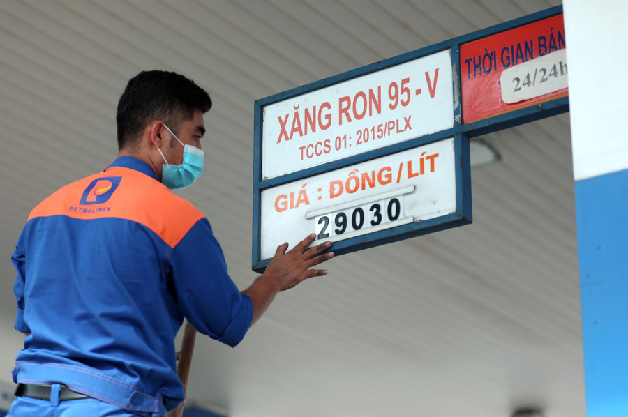 Xăng được dự báo sẽ tăng tiếp từ chiều mai (21.5) - Ảnh: Ngọc Dương  Xăng được dự báo sẽ tăng tiếp từ chiều mai (21.5) - Ảnh: Ngọc Dương