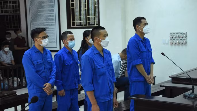 5 bị cáo trước vành móng ngựa