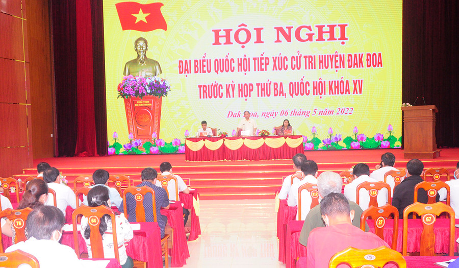 Quang cảnh buổi tiếp xúc cử tri tại huyện Đak Đoa. Ảnh: Hoành Sơn Đại biểu Quốc hội tỉnh Gia Lai tiếp xúc cử tri huyện Đak Đoa chiều ngày 6-5. Ảnh: Hoành Sơn