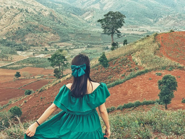 Đứng trước trập trùng núi đồi tự nhiên cảm thấy yên bình đến lạ!. Ảnh:Trọng Pk