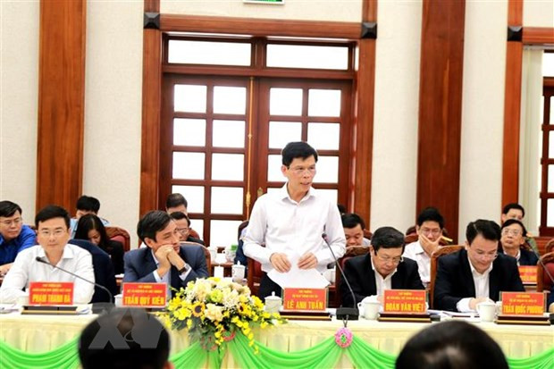 Thứ trưởng Bộ Giao thông Vận tải Lê Anh Tuấn mong muốn triển khai sớm dự án để tạo đột phá về phát triển kinh tế cho tỉnh và cả khu vực. Ảnh: Quang Thái/TTXVN