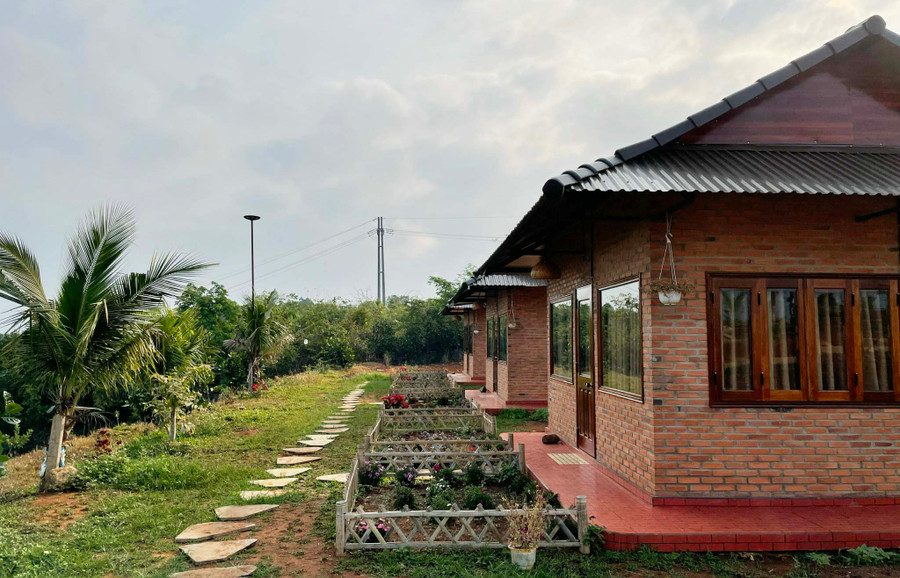 Farmstay Nông nghiệp hữu cơ Sâm Phát Ia Ly có nhiều hạng mục công trình xây dựng trên đất nông nghiệp. Ảnh: Minh Nguyễn