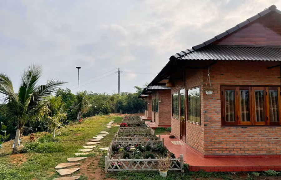 Farmstay Nông nghiệp hữu cơ Sâm Phát Ia Ly có nhiều hạng mục công trình xây dựng trên đất nông nghiệp. Ảnh: Minh Nguyễn