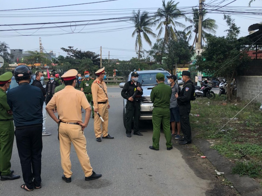 Lực lượng Công an TP. Đà Nẵng ngăn chặn một vụ nhập cảnh trái phép qua địa bàn. Ảnh: Văn Tiến