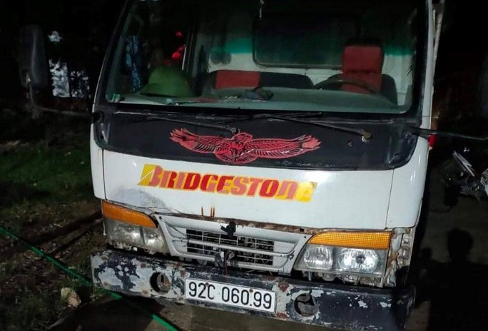 Xe tải chở gỗ không rõ nguồn gốc. Ảnh: Công an Sơn Hà