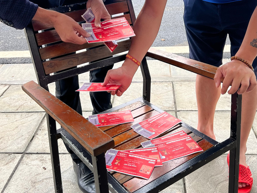 Vé trận bán kết vẫn còn khá nhiều. Ảnh: Độc Lập