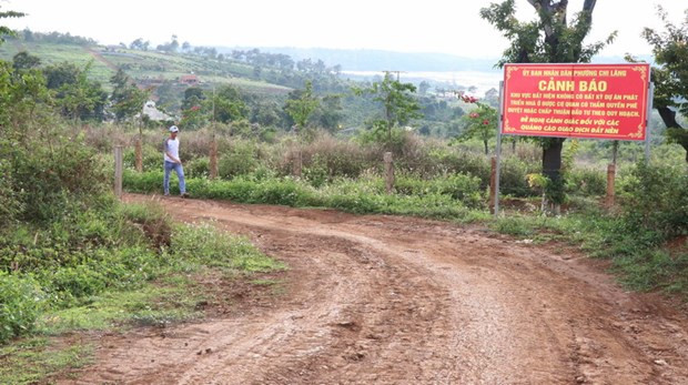 Chính quyền các xã, phường của thành phố Pleiku (Gia Lai) làm biển cảnh báo để hạn chế rủi ro của người dân khi các 