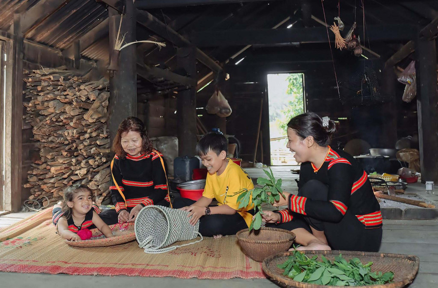 Ảnh dự thi “Khoảnh khắc gia đình hạnh phúc” của chị Rơ Ô H’Cháo (buôn Dù, xã Chư Rcăm, huyện Krông Pa).