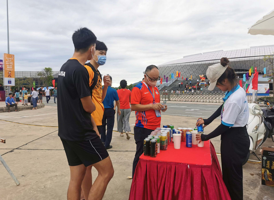 Hỗ trợ tăng cường sức khỏe, giúp thanh lọc cơ thể chính là điểm giúp nước thảo dược Trường Sinh nhận được sự yêu thích từ người tiêu dùng. Ảnh: Diễm Châu