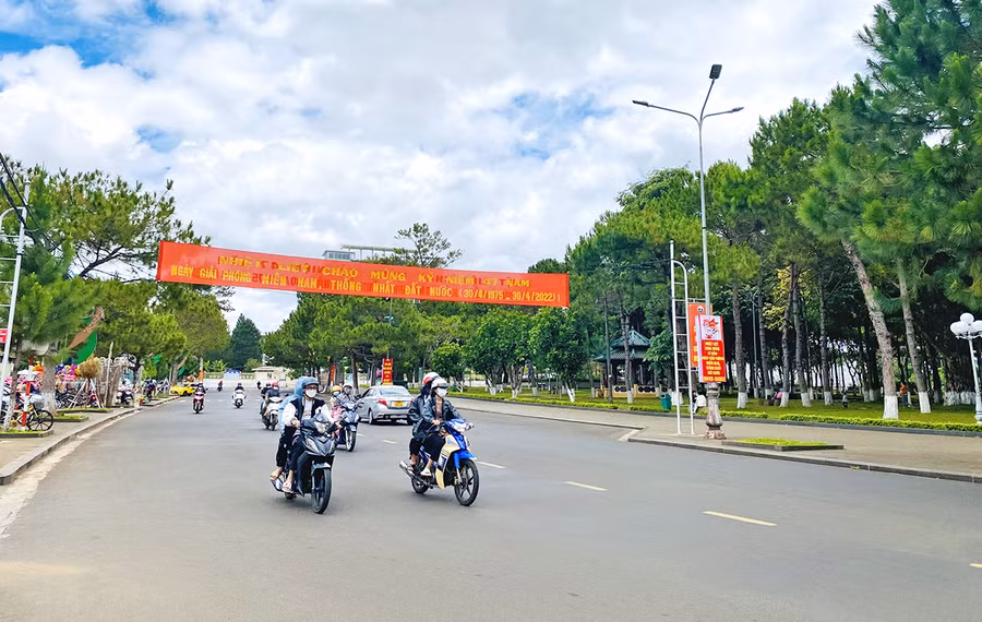 Bằng cách riêng của mình, người Gia Lai đã có một kỳ nghỉ đầy ấm áp, vui tươi, yên bình bên gia đình và bạn bè. Ảnh