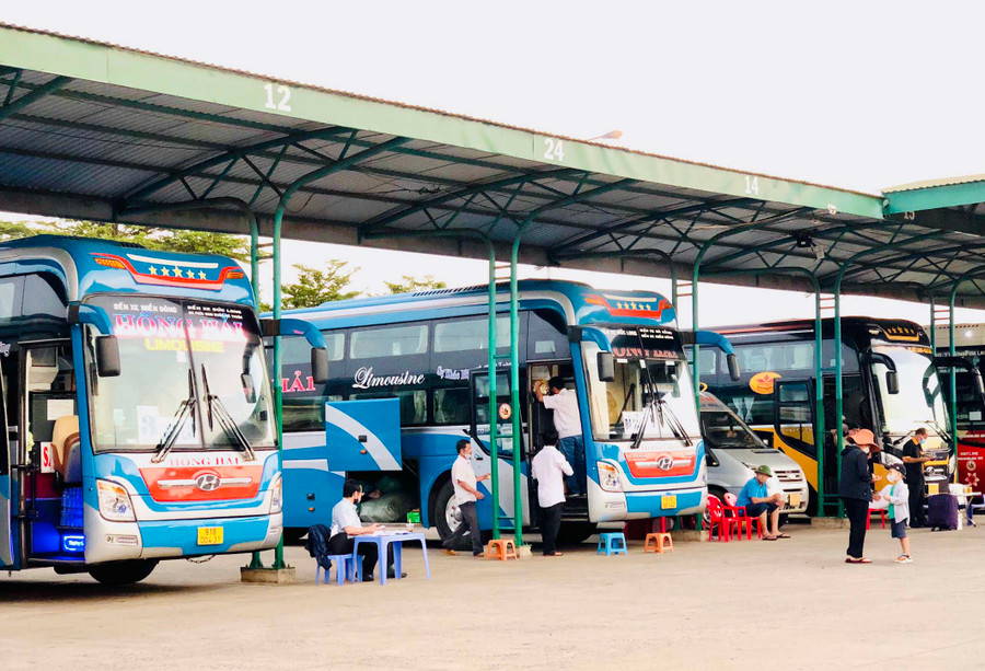 Nhiều doanh nghiệp vận tải cho biết giá xăng dầu tăng cao đã khiến cho hoạt động gặp rất nhiều khó khăn (ảnh Lê Hoà)