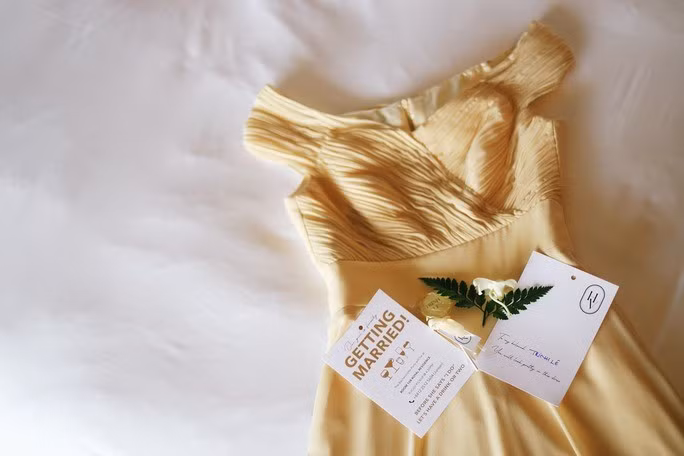 Quần áo được may riêng cho phù dâu, phù rể