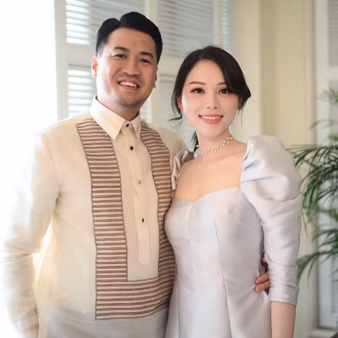 Sau một thời gian yêu nhau, Linh Rin và Phillip Nguyễn đã chính thức tuyên bố đính hôn, hứa hẹn ngày về chung một nhà không còn xa. Cả hai nhận được nhiều lời chúc phúc từ bạn bè, người thân trong đó có chị dâu Tăng Thanh Hà. Ảnh: IGNV. 