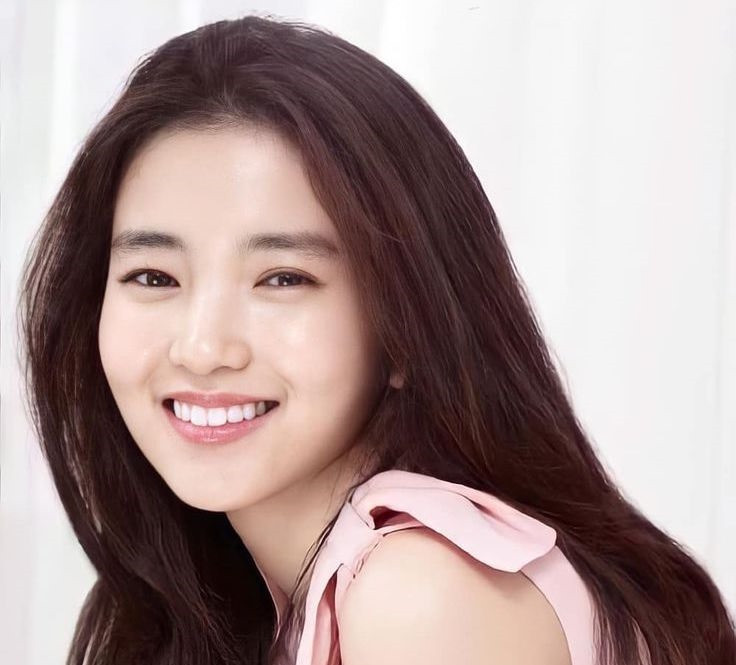 Kim Tae Ri xuất sắc nhận giải Baeksang lĩnh vực truyền hình. Ảnh: Xinhua