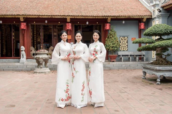 Hoa hậu Thể thao Trần Thị Quỳnh (bìa phải) cũng tái xuất sau khi rời xa showbiz. Hoa hậu Thể thao Trần Thị Quỳnh (bìa phải) cũng tái xuất sau khi rời xa showbiz.