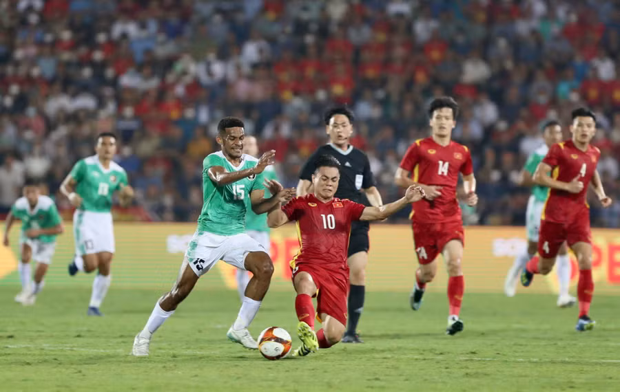 Trận đấu đã diễn ra với nhiều pha bóng quyết liệt. Ảnh: Văn Hữu