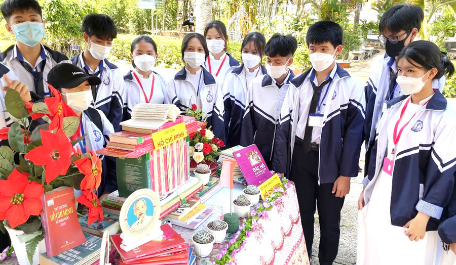 Thi xếp sách nghệ thuật là hoạt động được nhiều cơ sở giáo dục tổ chức nhằm hưởng ứng Ngày Sách và Văn hóa đọc Việt Nam. Ảnh: Lam Nguyên